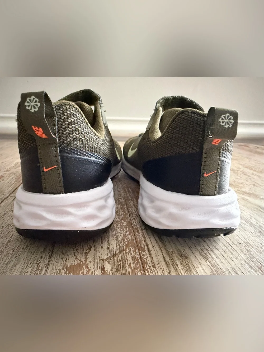 Nike Revolution 6 Rough Green Barely Volt Sneakers Kids 1Y Easy On Running Boys